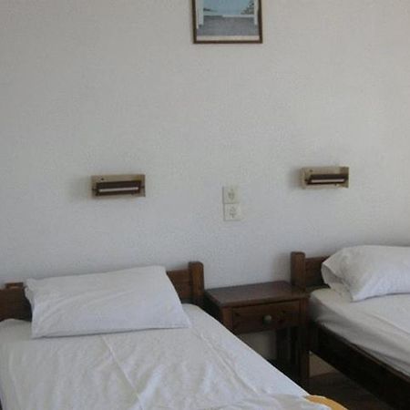 Efrosyni Apartments Agia Marina  Buitenkant foto