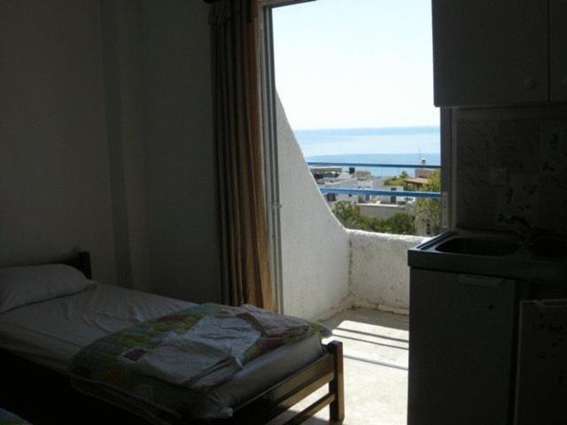 Efrosyni Apartments Agia Marina  Buitenkant foto